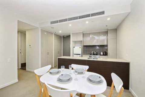 A Comfy Albert Park Apt Next To Grand Prix Circuit - Surfers Gold Coast 1