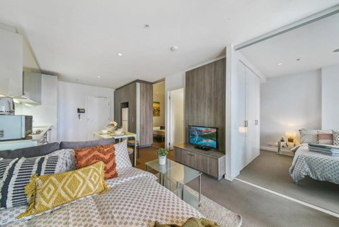 A Comfy & Stylish 2BR Apt Near Southern Cross - Surfers Gold Coast 0