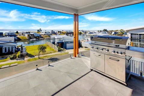 A Magnetic Retreat - Surfers Gold Coast 3