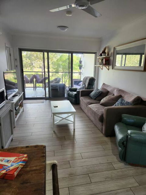 A Quiet Unit Overlooking A Reserve - Surfers Gold Coast 4