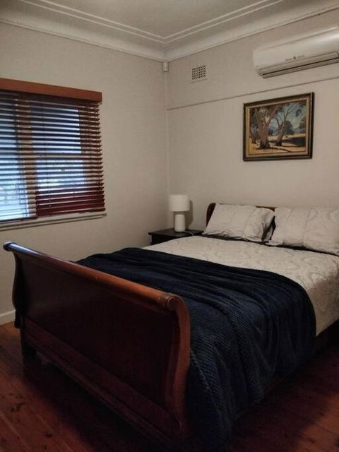 A Rosy House In Roselands - Surfers Gold Coast 1