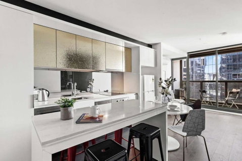 A Stylish 2BR Apt Next To Southern Cross With City Views - Surfers Gold Coast 2