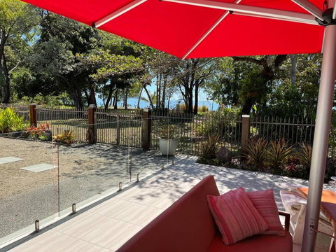 Absolute Beachfront 2 Bedroom Luxury Holiday Apartment - Surfers Gold Coast 1