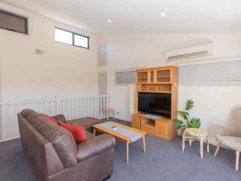 Acacia 4 2 Kirwan Close - Surfers Gold Coast 2
