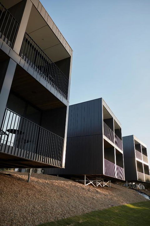 Accommodation @ Curlewis - Surfers Gold Coast 2