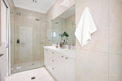 Affordable Luxury By The River - Surfers Gold Coast 2
