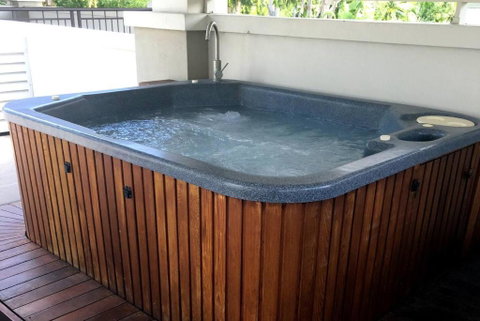 Amazing Rooftop Resort Experience With Hot Tub - Surfers Gold Coast 1