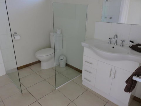 Airlie Beach Apartments - Surfers Gold Coast 4