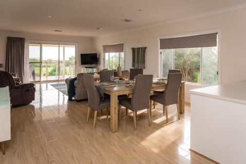 Aldinga Bay Bungalow Ocean View Retreat - Surfers Gold Coast 2