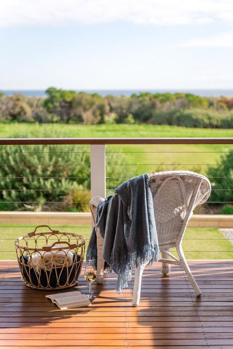 Aldinga Bay Bungalow Ocean View Retreat - Surfers Gold Coast 1