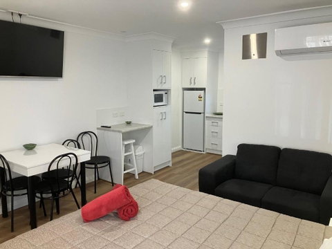 Almond Inn Motel - Surfers Gold Coast 0
