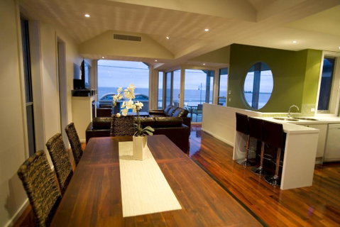 Aloha Beachfront Port Fairy - Surfers Gold Coast 1