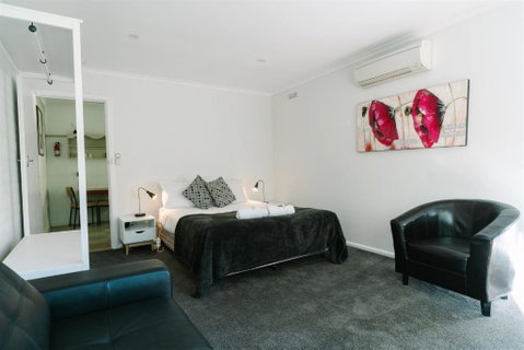 Alpine Riverside Cottages - Surfers Gold Coast 2