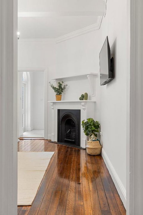 Amazing 2BR Apartment Near Barangaroo - Surfers Gold Coast 4