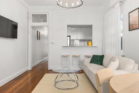 Amazing 2BR Apartment Near Barangaroo - Surfers Gold Coast 1