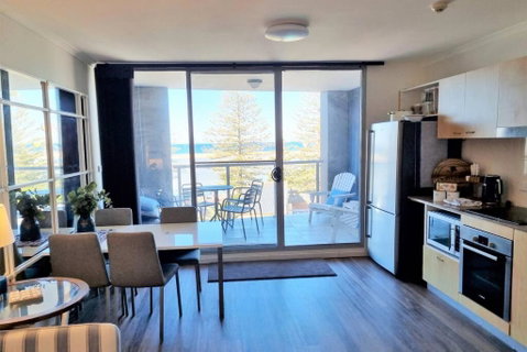 Apartment At The Entrance - Surfers Gold Coast 2