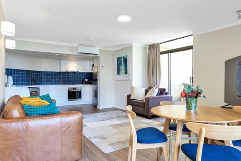 Apartment On Top Of The Park - Surfers Gold Coast 1