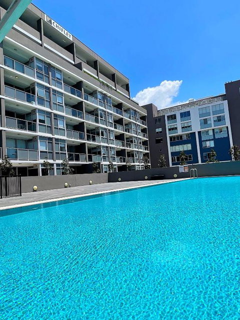 AQUA 306 POOLSIDE Luxury Apartment , Honeysuckle, NEWCASTLE FREE Parking - Surfers Gold Coast 0