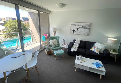 AQUA 306 POOLSIDE Luxury Apartment , Honeysuckle, NEWCASTLE FREE Parking - Surfers Gold Coast 4