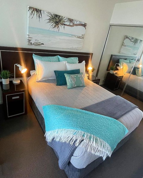 AQUA 306 POOLSIDE Luxury Apartment , Honeysuckle, NEWCASTLE FREE Parking - Surfers Gold Coast 3