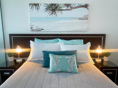 AQUA 306 POOLSIDE Luxury Apartment , Honeysuckle, NEWCASTLE FREE Parking - Surfers Gold Coast 1