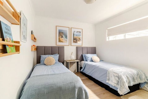 Artist Retreat With HUGE Entertaining Balcony - Surfers Gold Coast 3