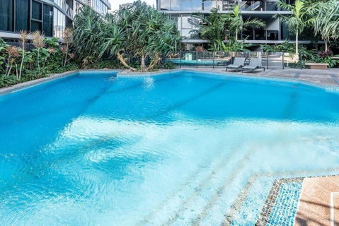 Artistic South Brisbane 2 Bedroom Apartment With Parking - Surfers Gold Coast 4