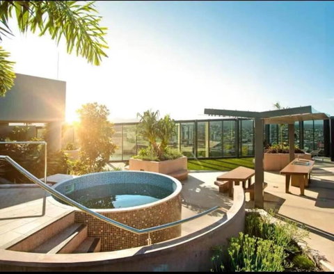 Artistic South Brisbane 2 Bedroom Apartment With Parking - Surfers Gold Coast 0
