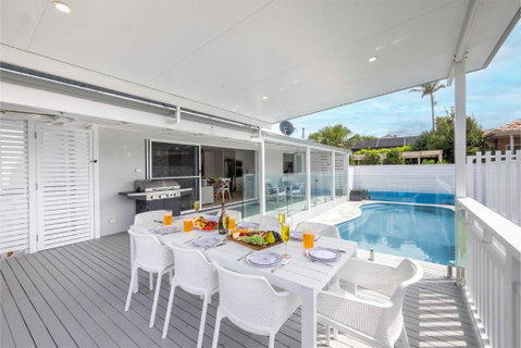 Ash Haven, 19 Ash St - Views, Pool, Air Con, Boat Parking, Wi-Fi - Surfers Gold Coast 1