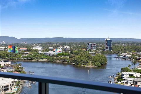 Avalon Apartments - QStay - Surfers Gold Coast 1