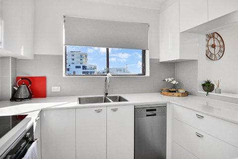Avilla Court Stunning Views - Surfers Gold Coast 3