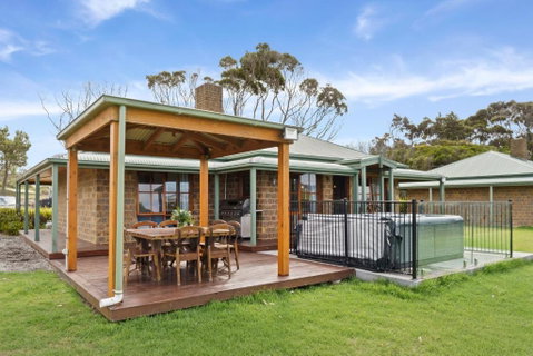 Apollo Bay Cottages- Wild Dog - Surfers Gold Coast 0