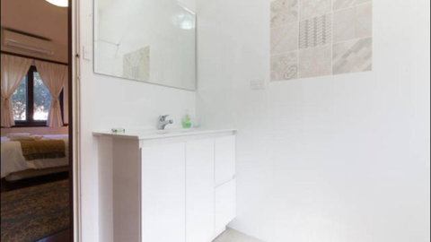 B4 Crawley Apartment 1 BRM & Sleepout Near UWA - Surfers Gold Coast 3