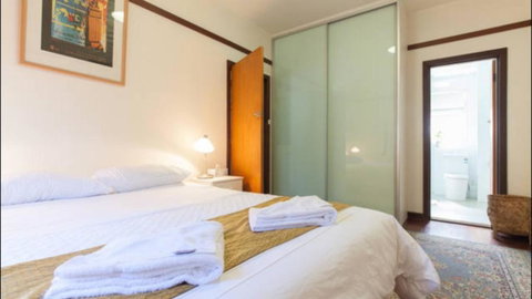 B4 Crawley Apartment 1 BRM & Sleepout Near UWA - Surfers Gold Coast 2