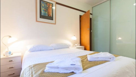 B4 Crawley Apartment 1 BRM & Sleepout Near UWA - Surfers Gold Coast 0