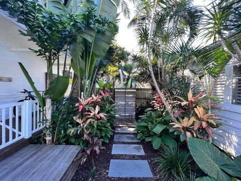 Bamboo Beach House & Studio - Surfers Gold Coast 2