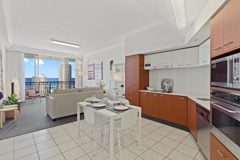 Chevron Renaissance Ocean View - Surfers Gold Coast 13