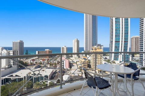 Chevron Renaissance Ocean View - Surfers Gold Coast 9
