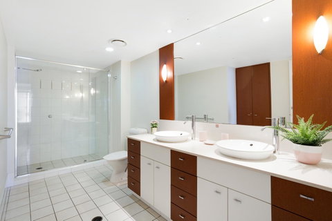 Chevron Renaissance Ocean View - Surfers Gold Coast 3