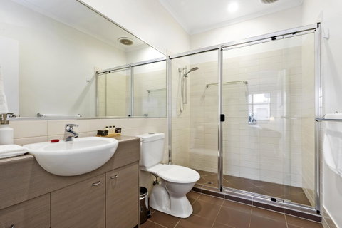 Lotus Retreat - Surfers Gold Coast 3