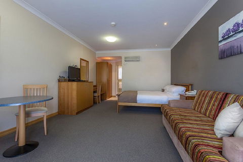 Eastgate On The Range Motel - Surfers Gold Coast 4