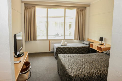 Salisbury Hotel Motel - Surfers Gold Coast 11