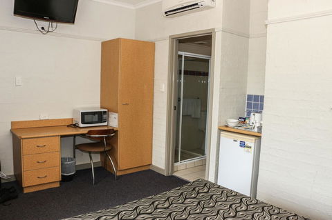 Salisbury Hotel Motel - Surfers Gold Coast 18