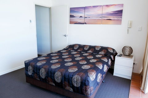 Crystal Beachfront Apartments - Surfers Gold Coast 30