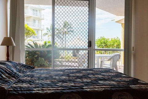 Crystal Beachfront Apartments - Surfers Gold Coast 40