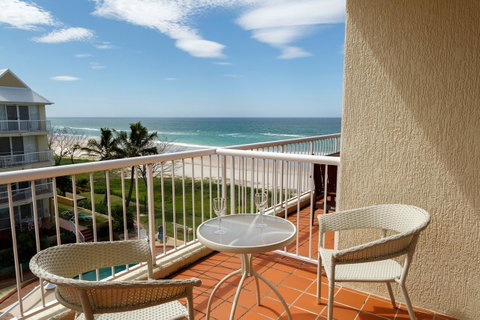 Crystal Beachfront Apartments - Surfers Gold Coast 3