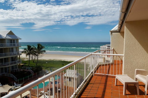 Crystal Beachfront Apartments - Surfers Gold Coast 4