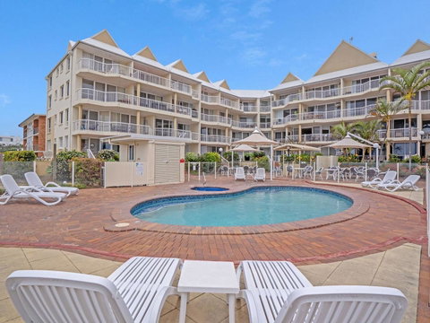 Crystal Beachfront Apartments - Surfers Gold Coast 34