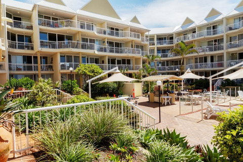 Crystal Beachfront Apartments - Surfers Gold Coast 12