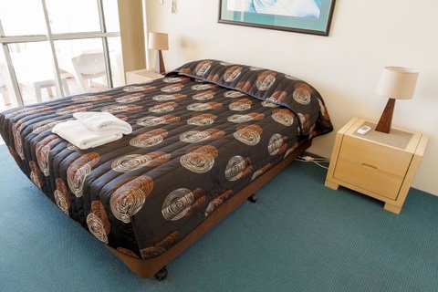 Crystal Beachfront Apartments - Surfers Gold Coast 21